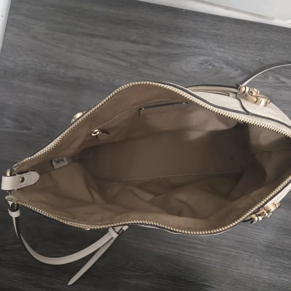 Coach Cream Leather Shoulder Bag - Picture 5 of 7